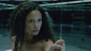 Thandie Newton in una scena di Westworld