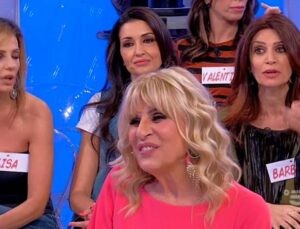 Uomini e Donne: Gemma Galgani imita Marilyn Monroe