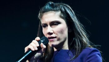 Grave lutto per la cantante Elisa Toffoli: morti due zii per Covid-19