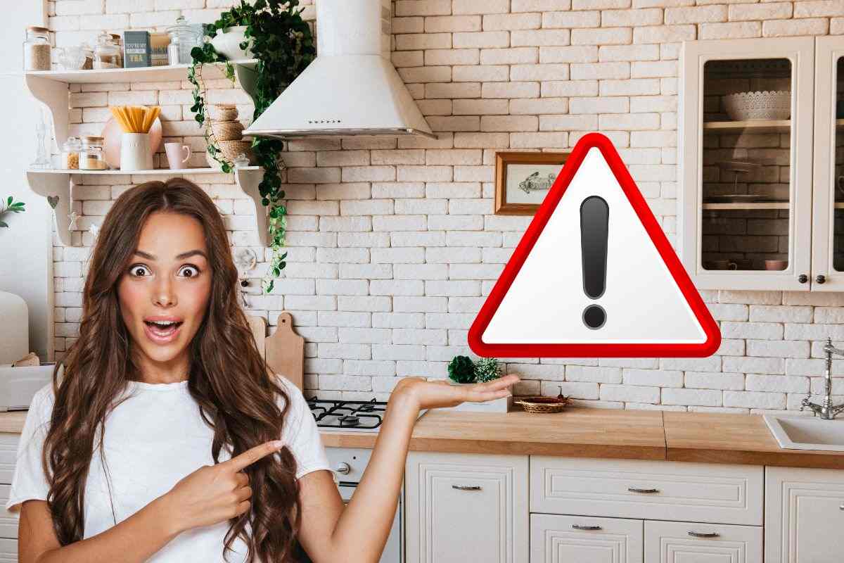 tagliere sporco in cucina come pulirlo