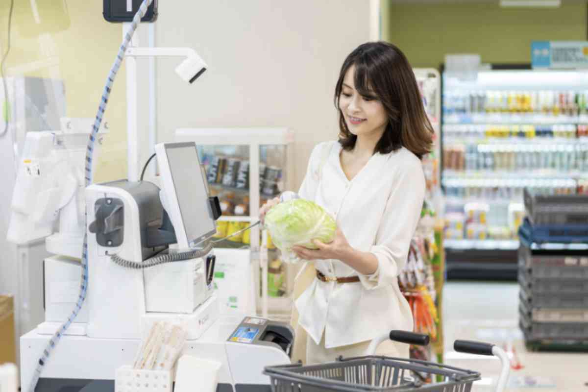 Cassa attenzione Negli ultimi mesi, le segnalazioni di consumatori che, dopo aver pagato con il bancomat, si ritrovano con centinaia di euro sottratti