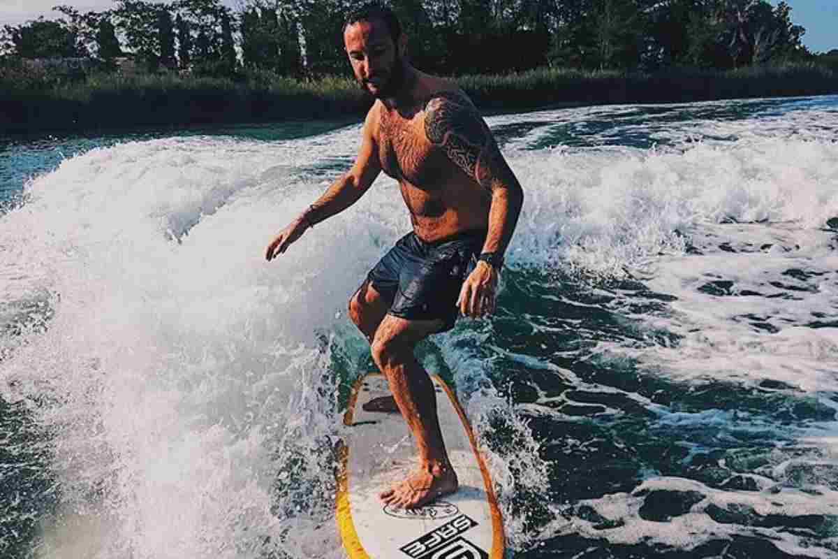 Edoardo Scotti muscoloso