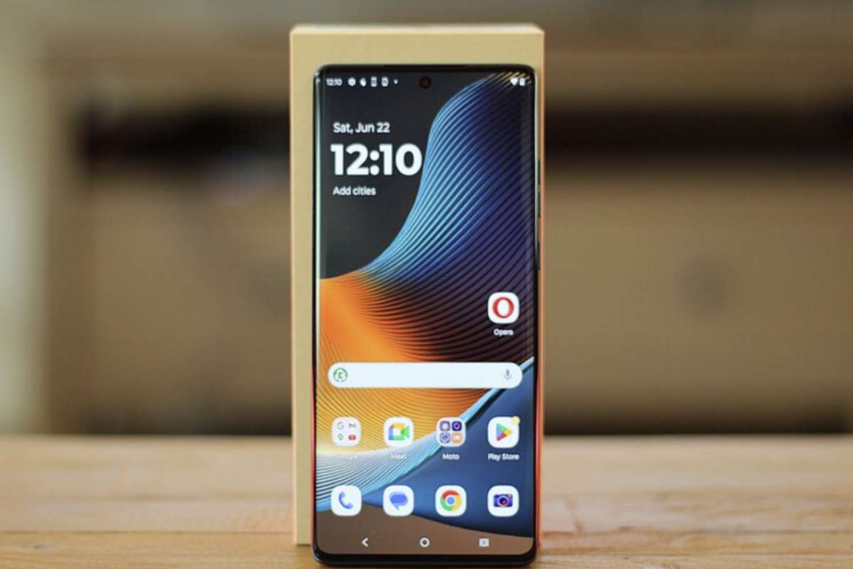 Motorola Oltre a eBay, il Motorola Edge 50 Fusion è disponibile anche su altri store online come Boomba.it, con prezzi che si aggirano intorno ai 187-195 euro