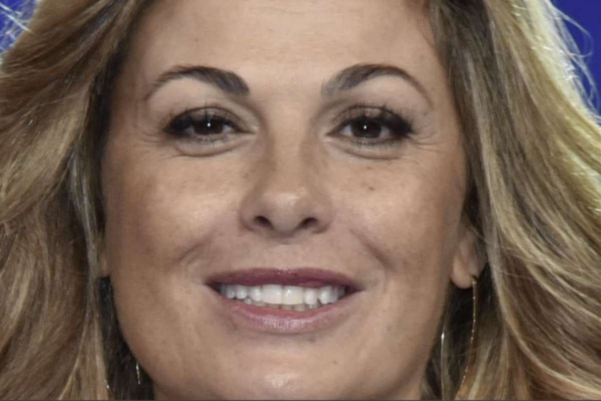 Negli ultimi mesi, l’attrice e conduttrice ha mostrato una trasformazione fisica notevole, frutto di un percorso di benessere e salute