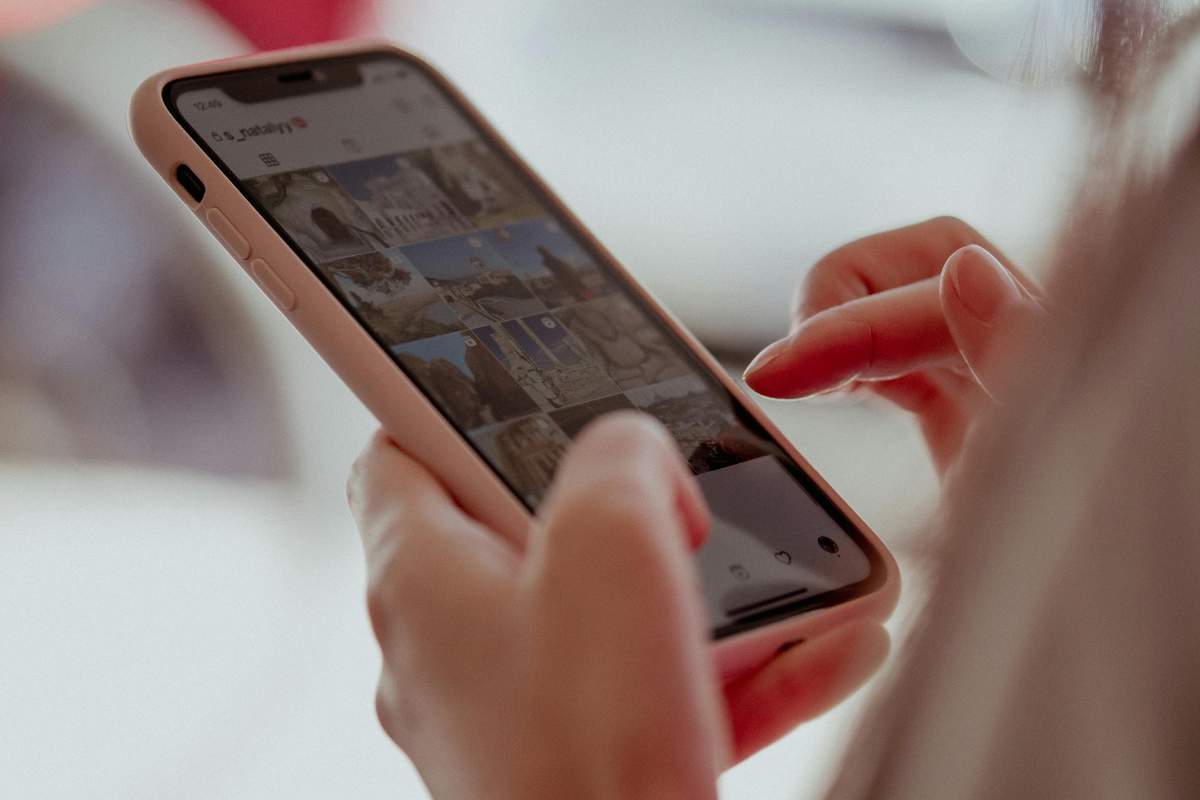 Truffe social, attenzione ai profili falsi